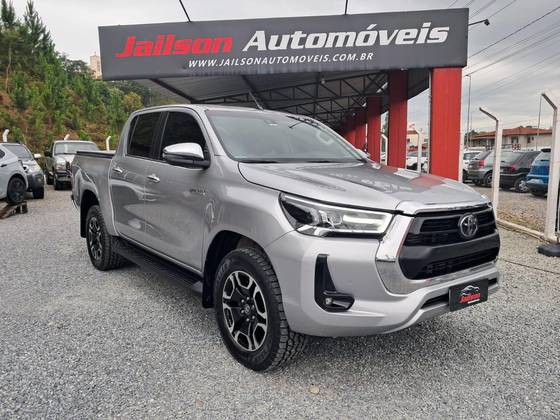 TOYOTA HILUX 2.8 D-4D TURBO DIESEL CD SRX 4X4 AUTOMÁTICO TOYOTA HILUX 2.8 D-4D TURBO DIESEL CD SRX 4X4 AUTOMÁTICO